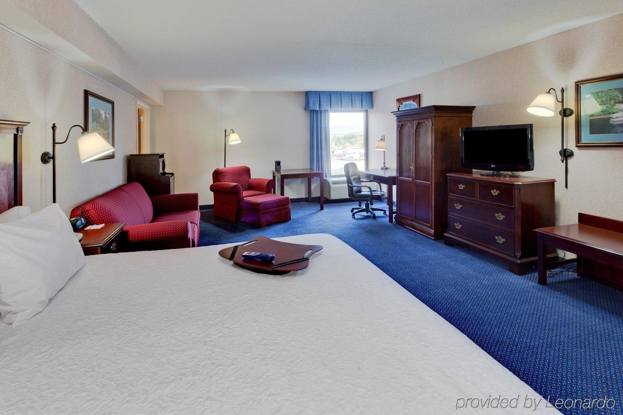 Hampton Inn Harrisonburg - University Room photo