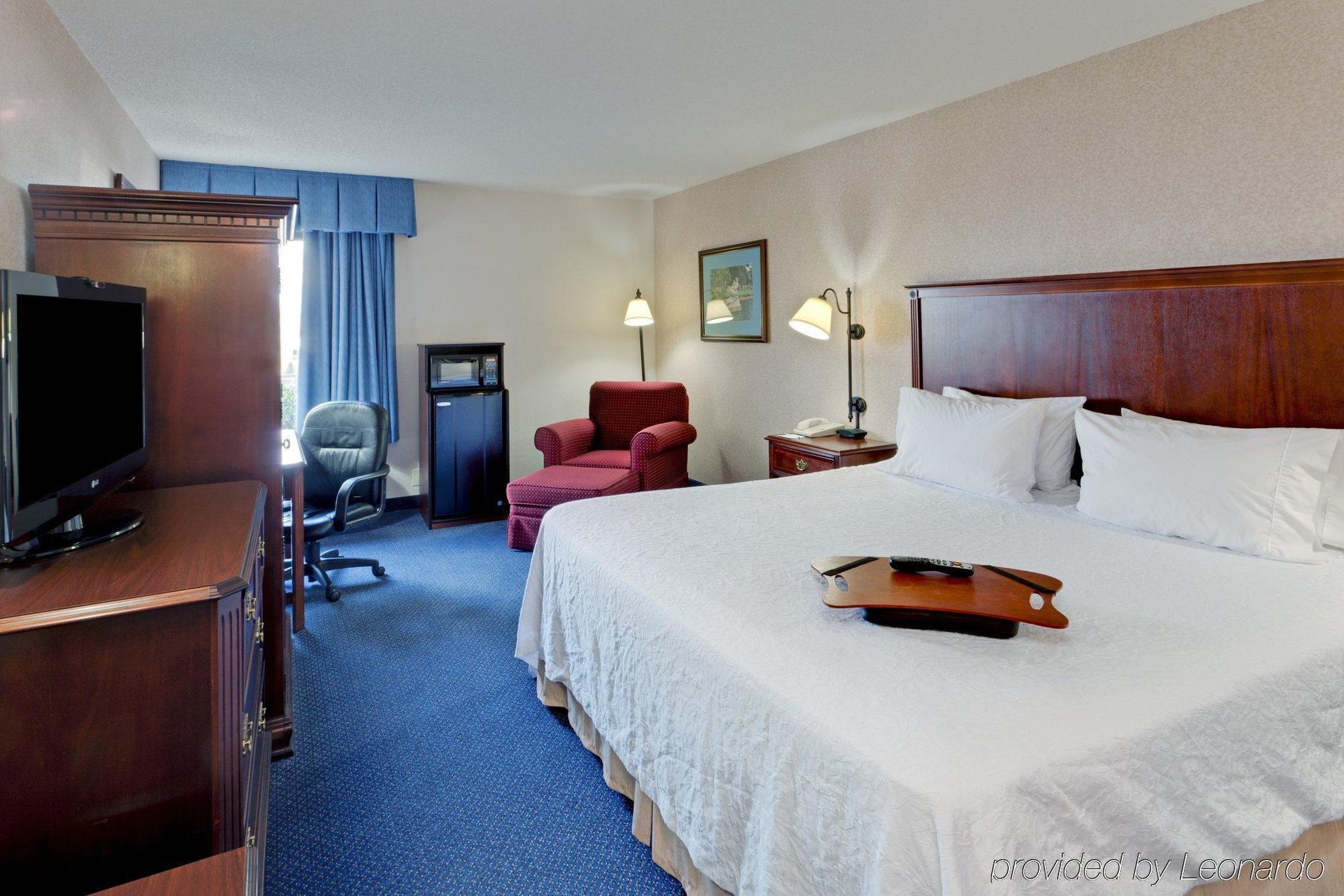 Hampton Inn Harrisonburg - University Room photo