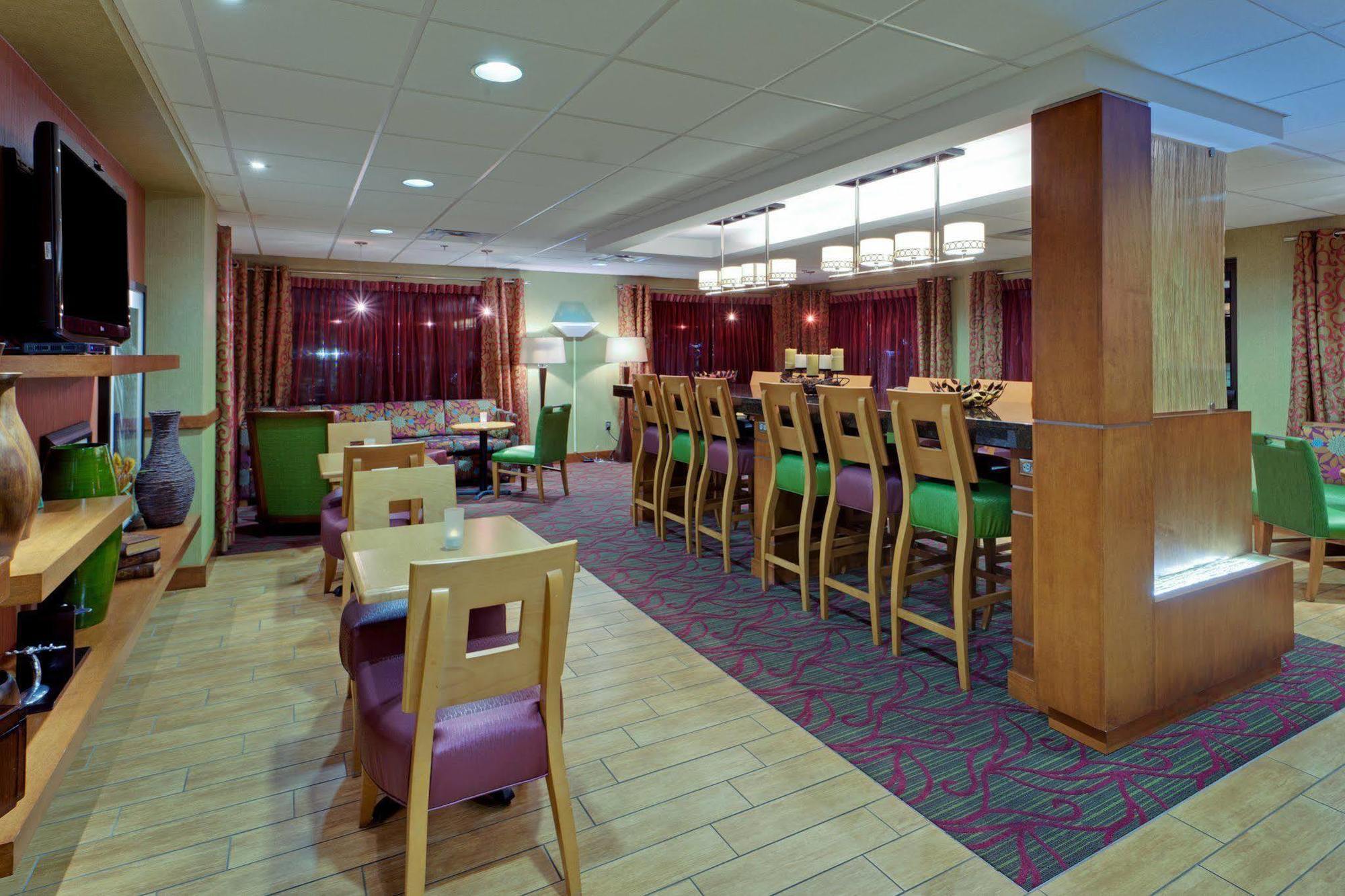 Hampton Inn Harrisonburg - University Restaurant photo